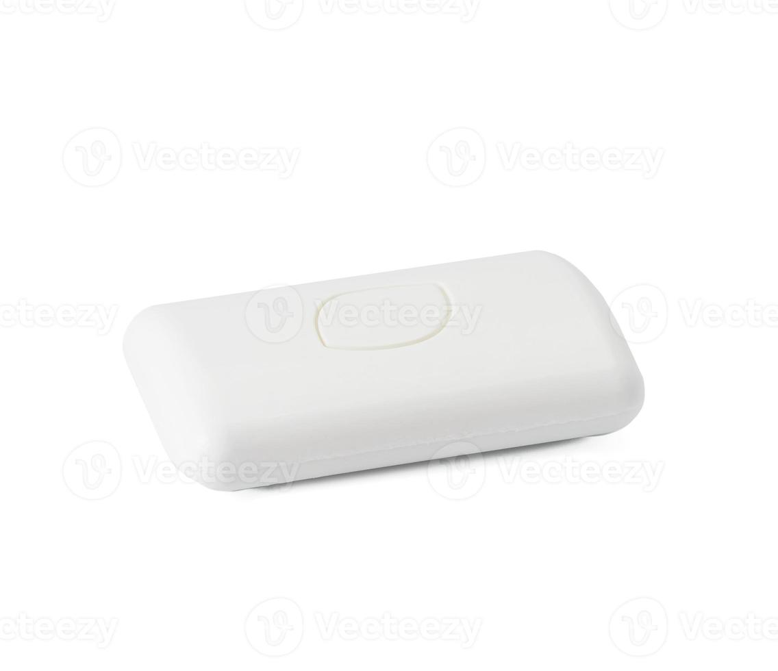 Barre rectangulaire de savon blanc isolé sur fond blanc photo