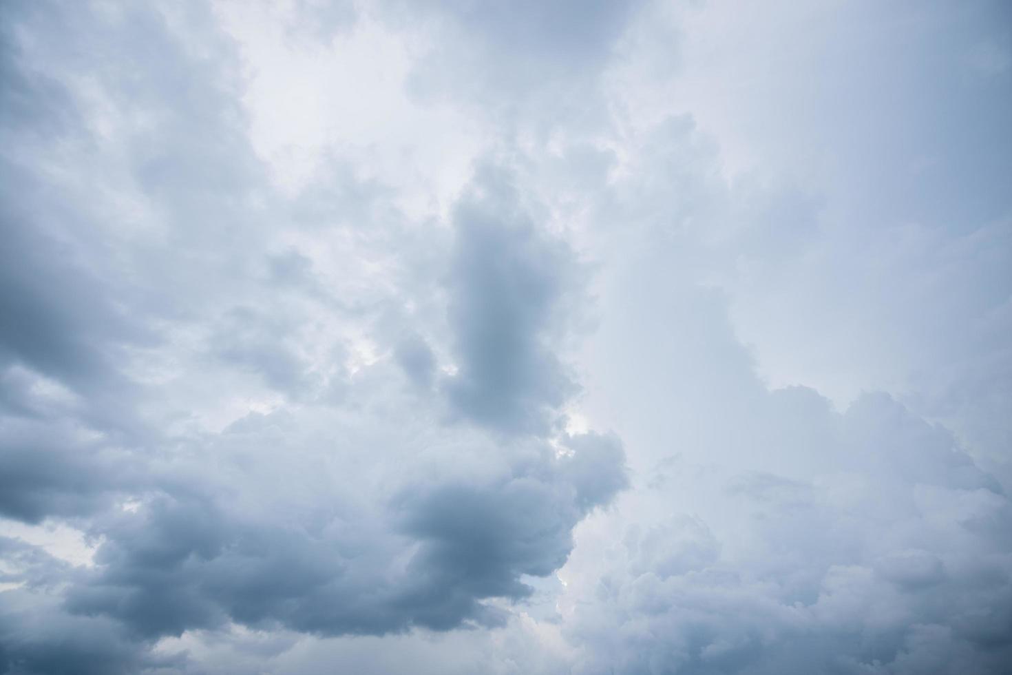 nuages de pluie gris photo