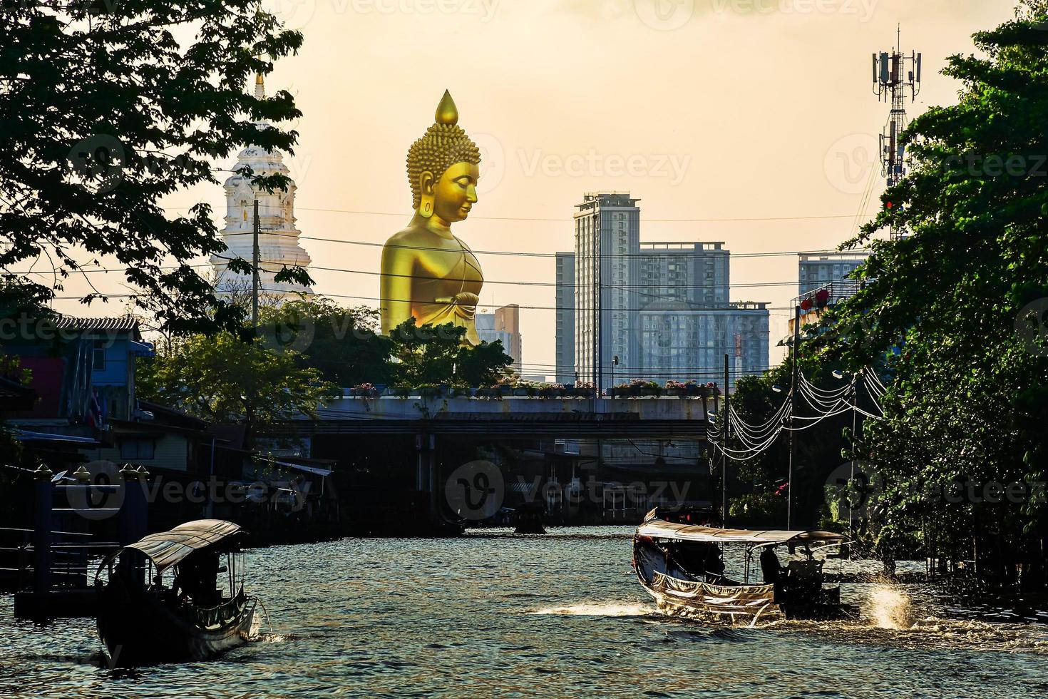 Le Bouddha géant de 69 m du Wat PakNam – A la découverte de Bangkok