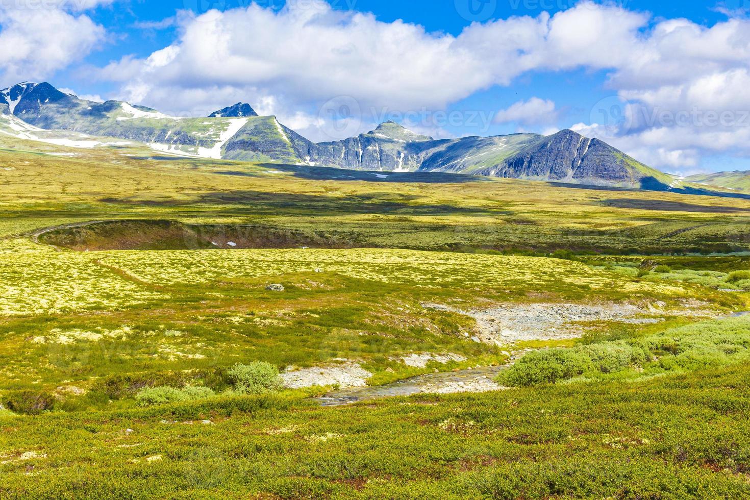 belle montagne et paysage nature panorama parc national de rondane norvège. photo