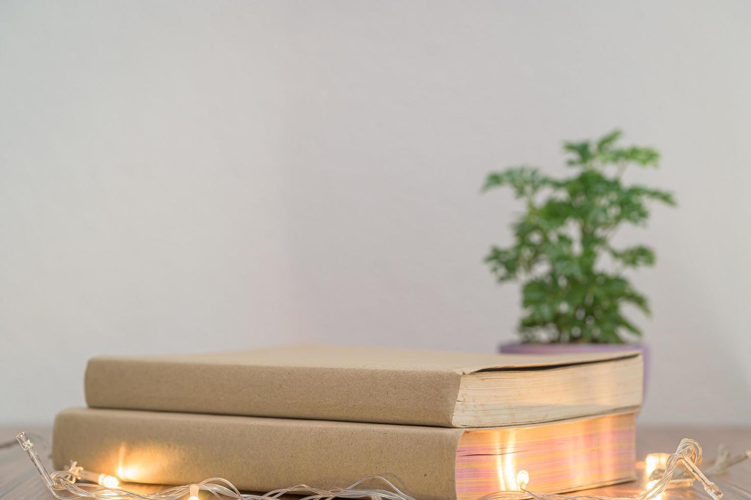 livres sur le bureau photo