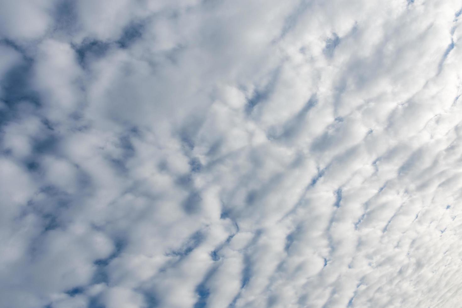 nuages blancs sur le ciel photo