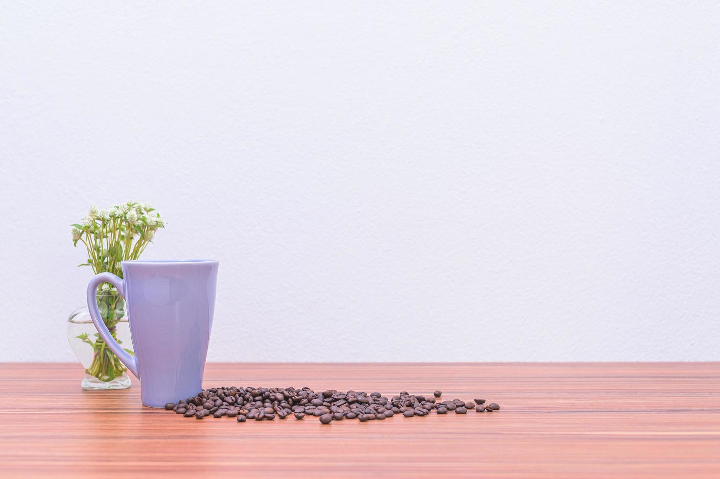 grains de café sur le bureau photo