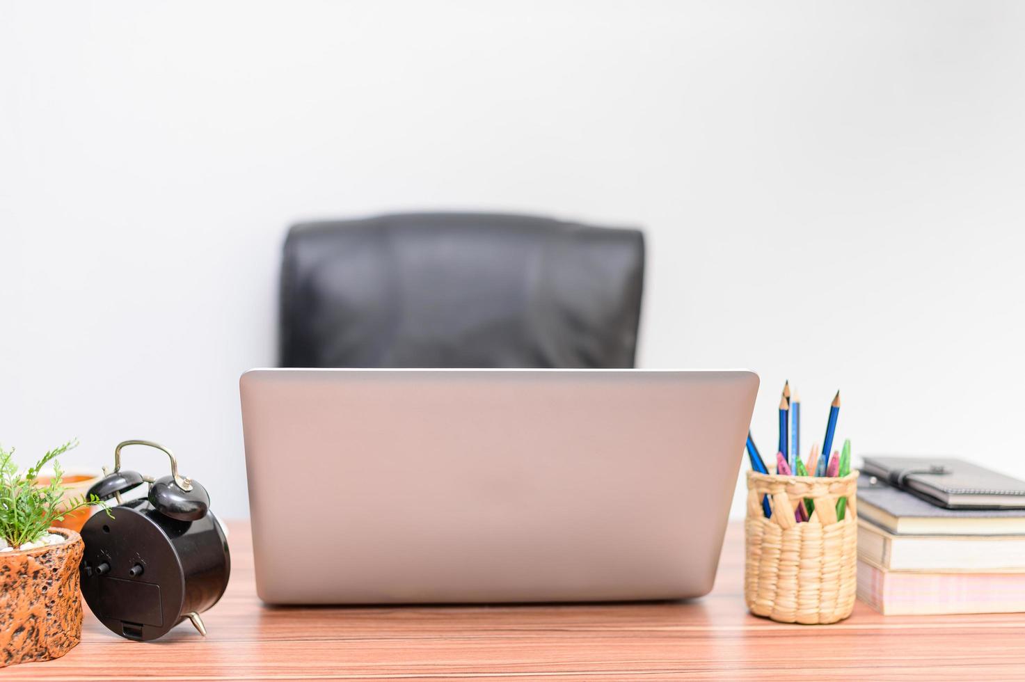 ordinateurs portables sur le bureau photo