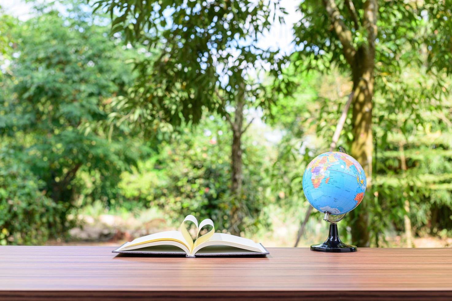 bureau avec fond de nature photo