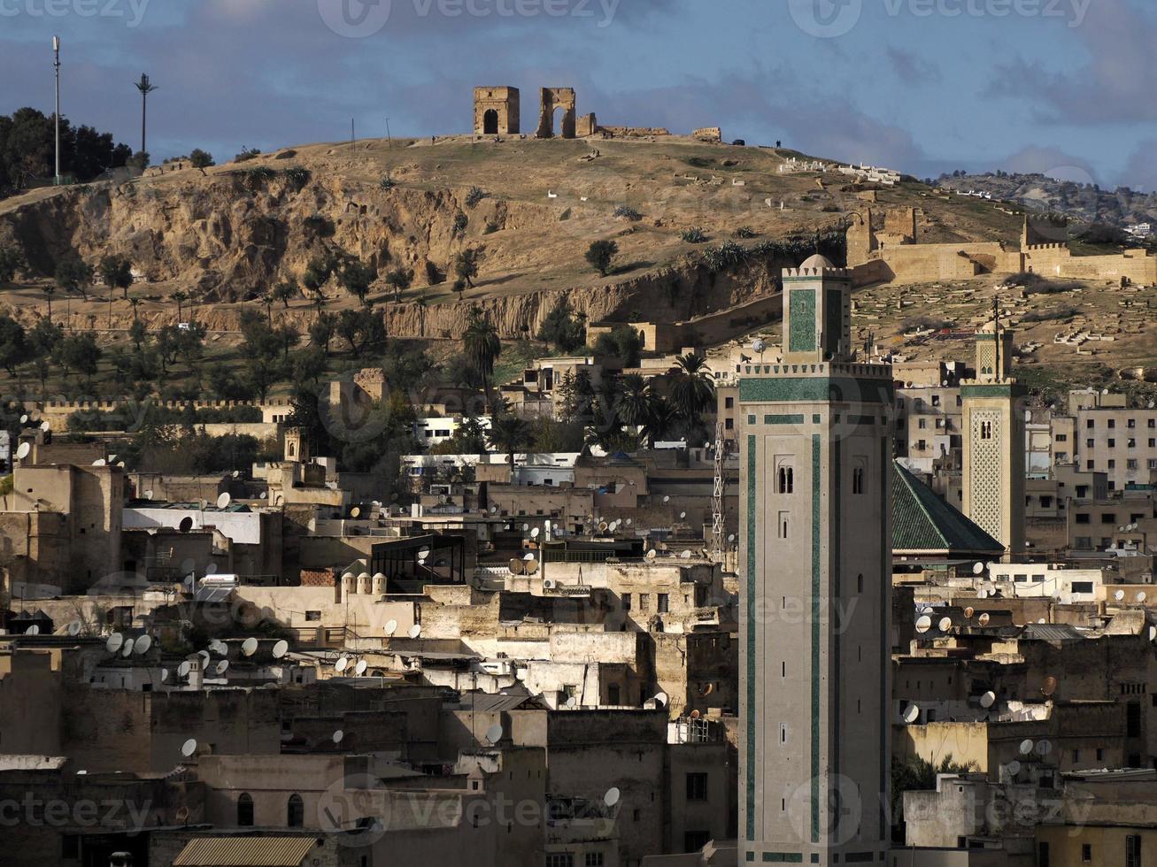 vue aérienne panorama de la médina de fez el bali maroc. fes el bali a été fondée comme capitale de la dynastie idrisside entre 789 et 808 après JC. photo