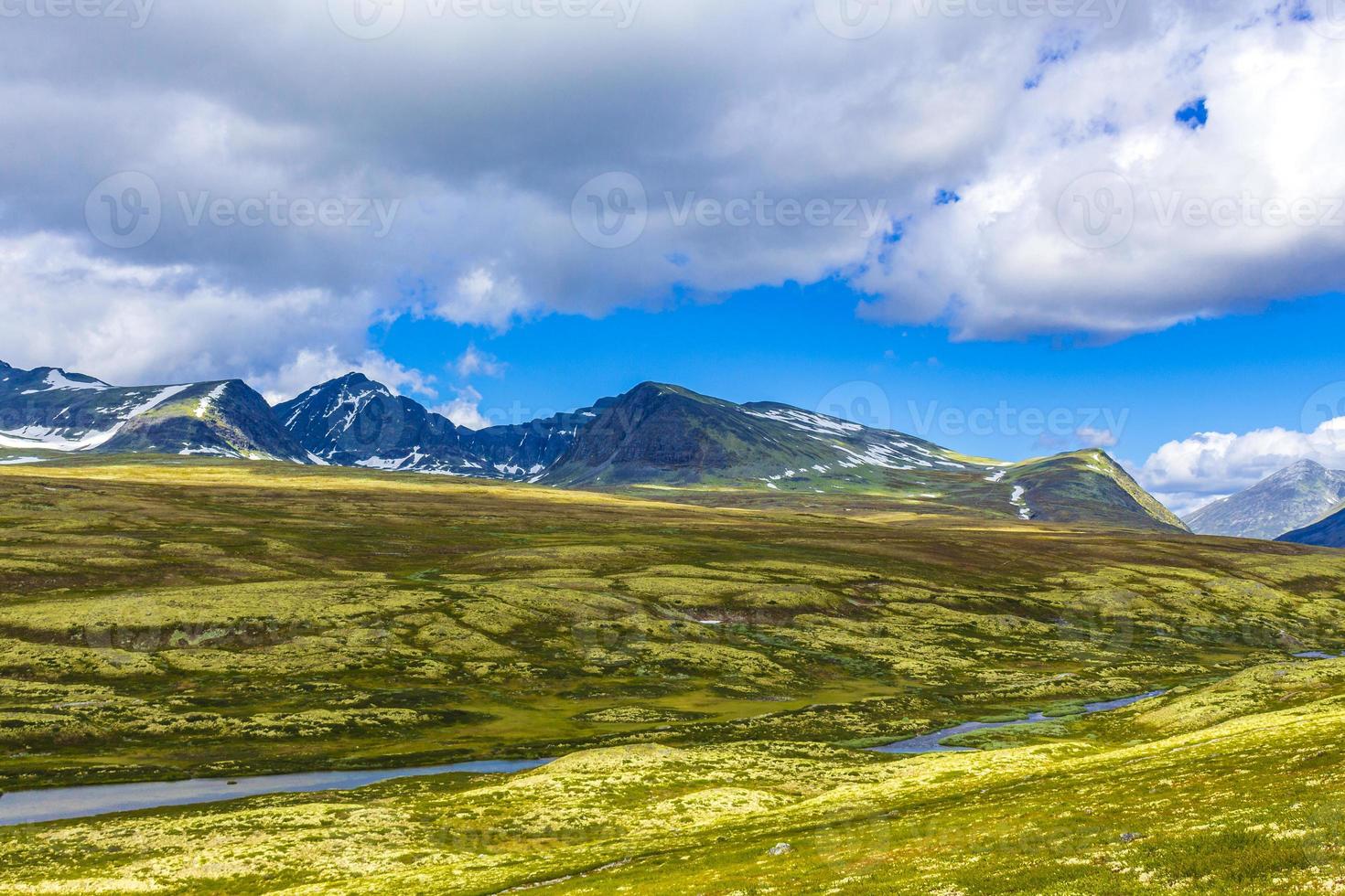 belle montagne et paysage nature panorama parc national de rondane norvège. photo