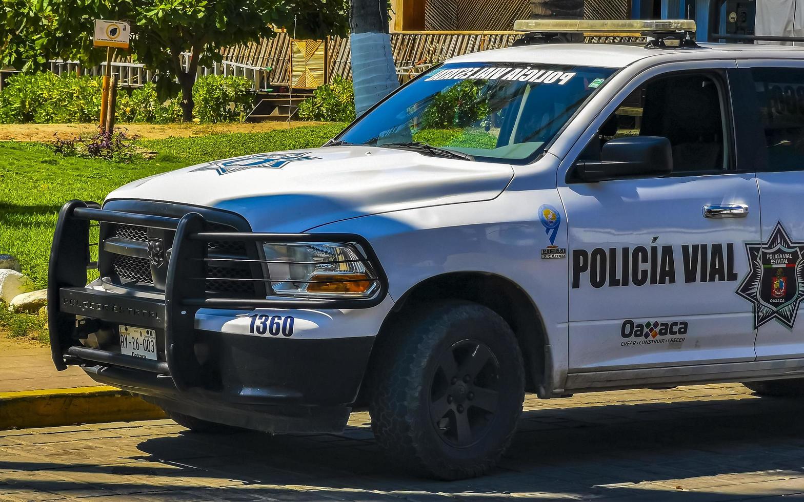 puerto escondido oaxaca mexique 2023 voiture de police mexicaine véhicule opération de police à puerto escondido mexique. photo