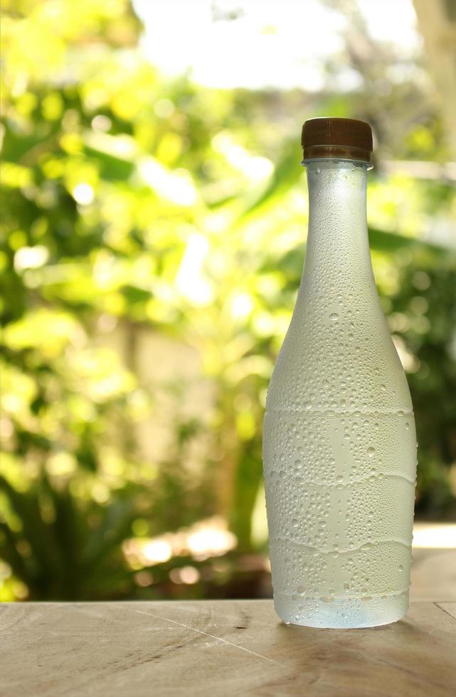 une bouteille d'eau photo