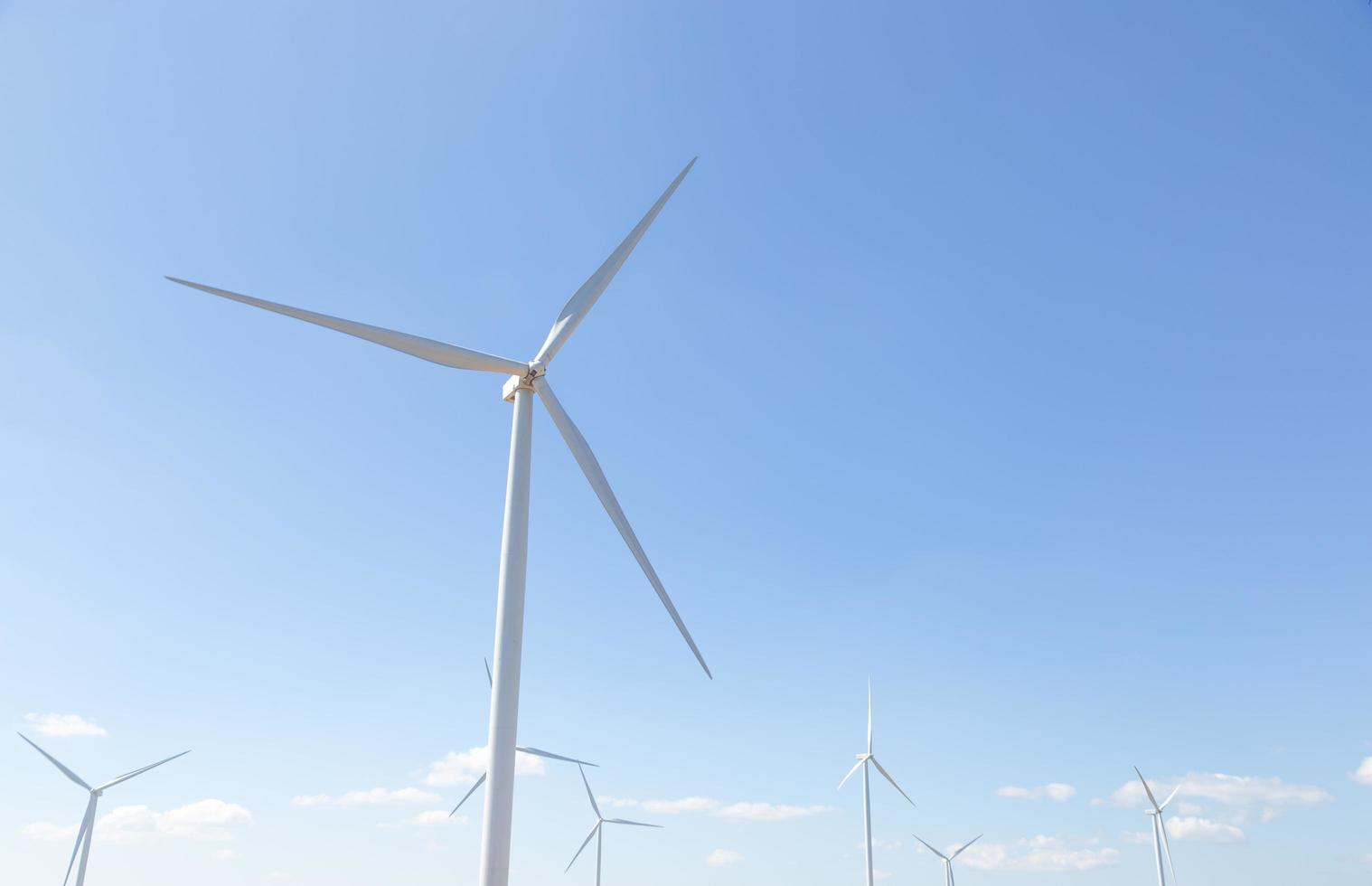 éoliennes pour produire de l'énergie photo