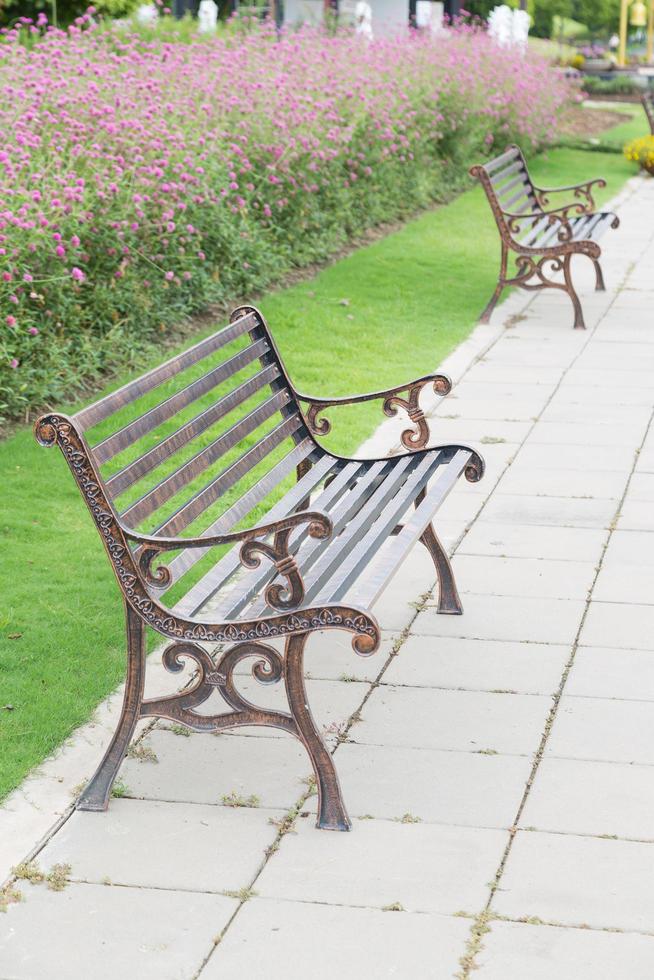 bancs dans le parc photo