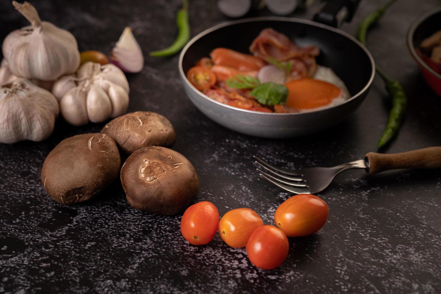 tomates et champignons shiitake photo