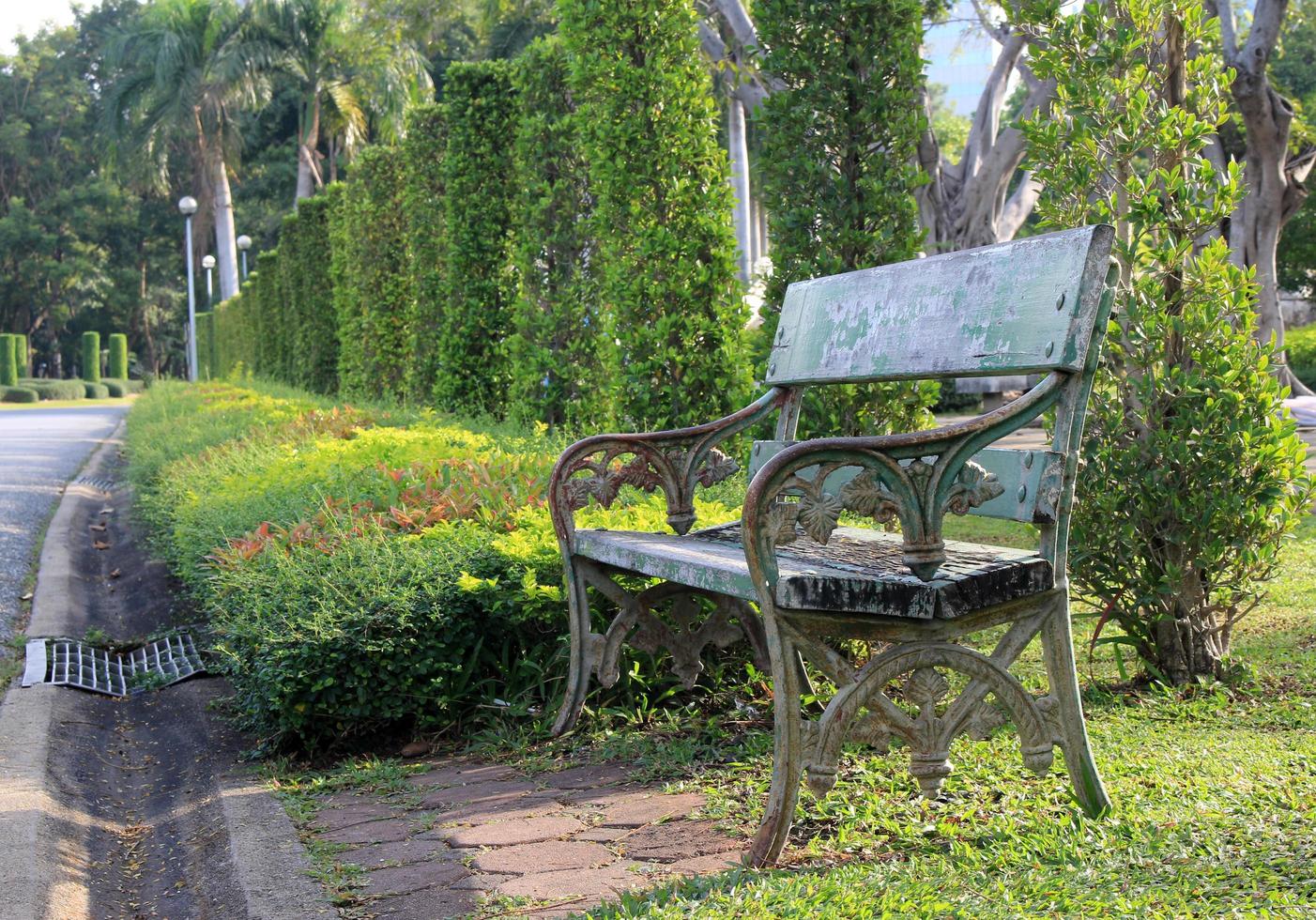 banc de parc à l'extérieur photo