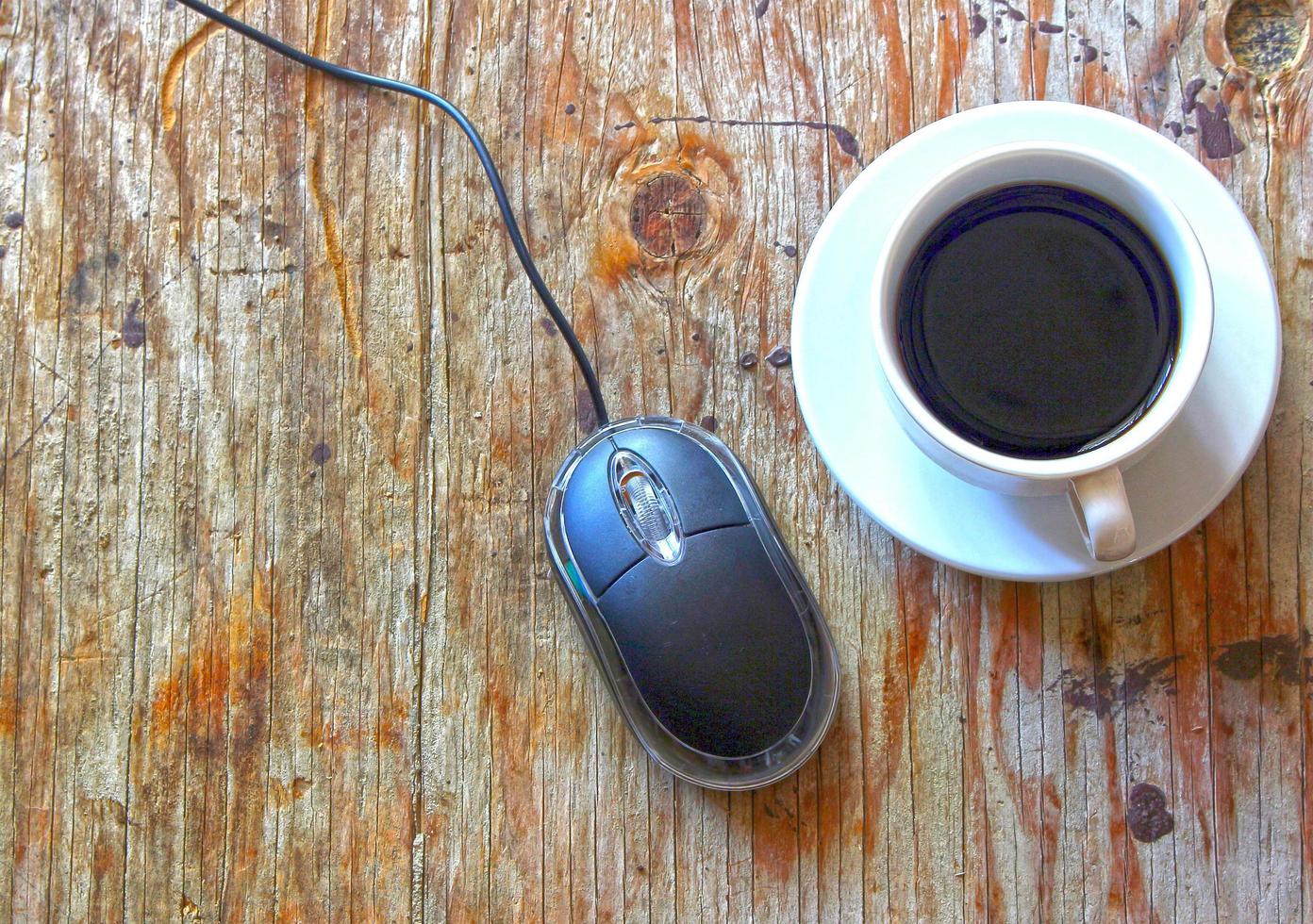 souris d'ordinateur et café photo