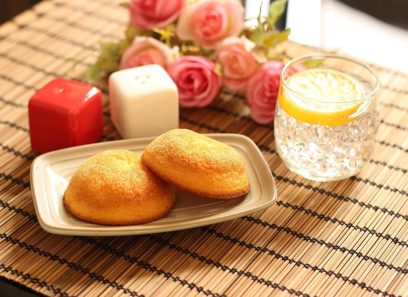 gâteaux muffins et limonade photo