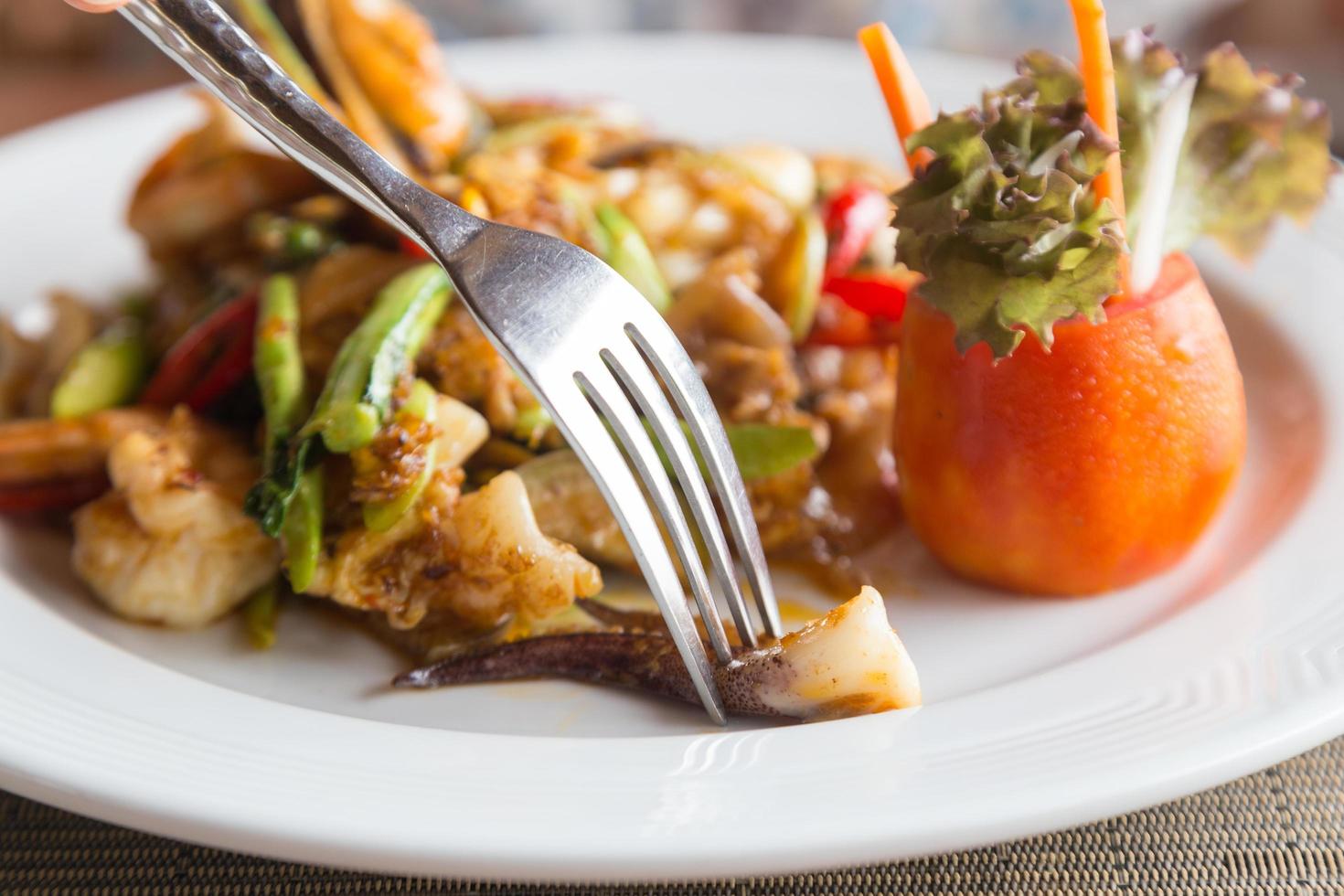 fruits de mer sur une assiette photo