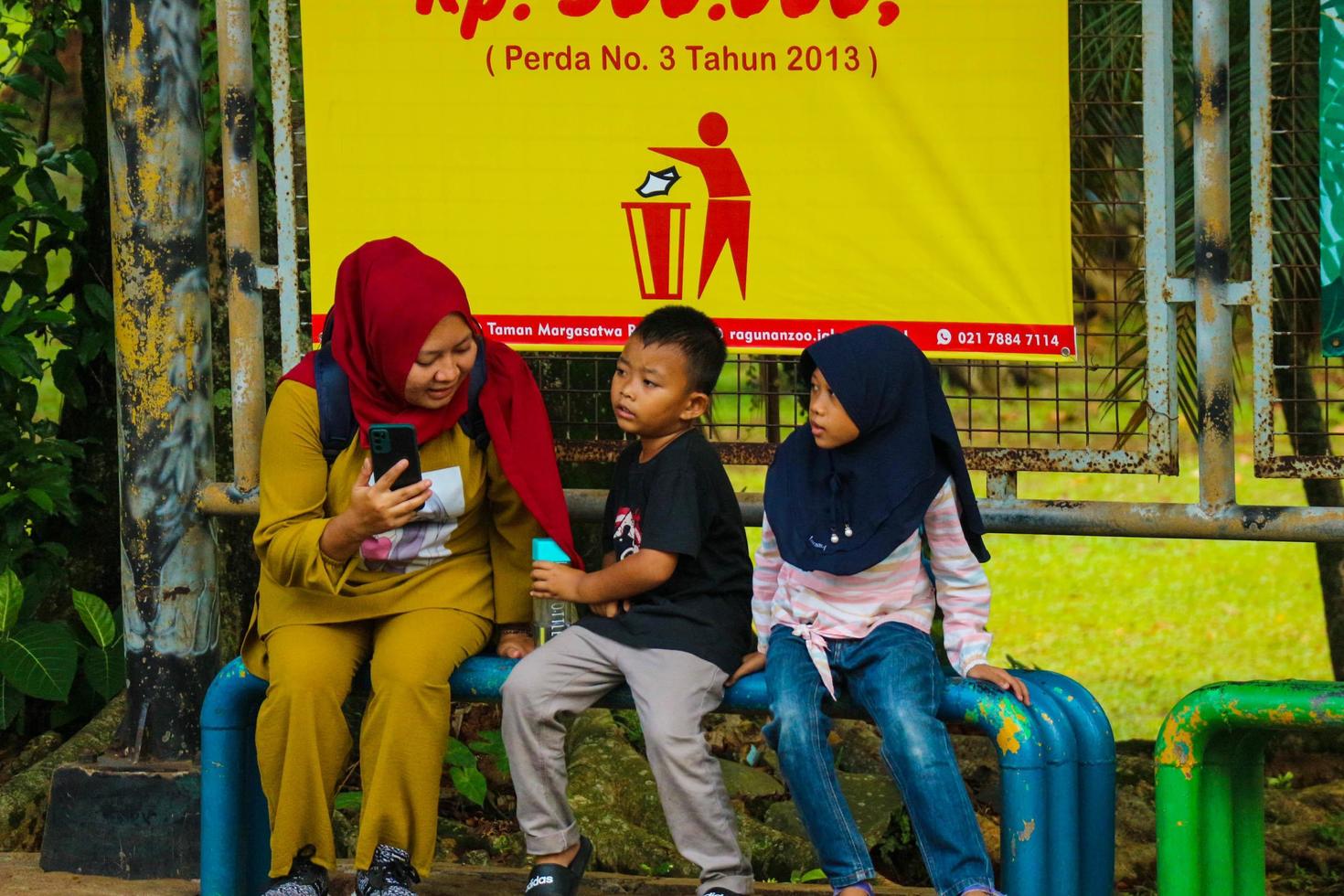jakarta, indonésie en décembre 2022. le zoo de ragunan est l'un des endroits préférés des petites et grandes familles photo