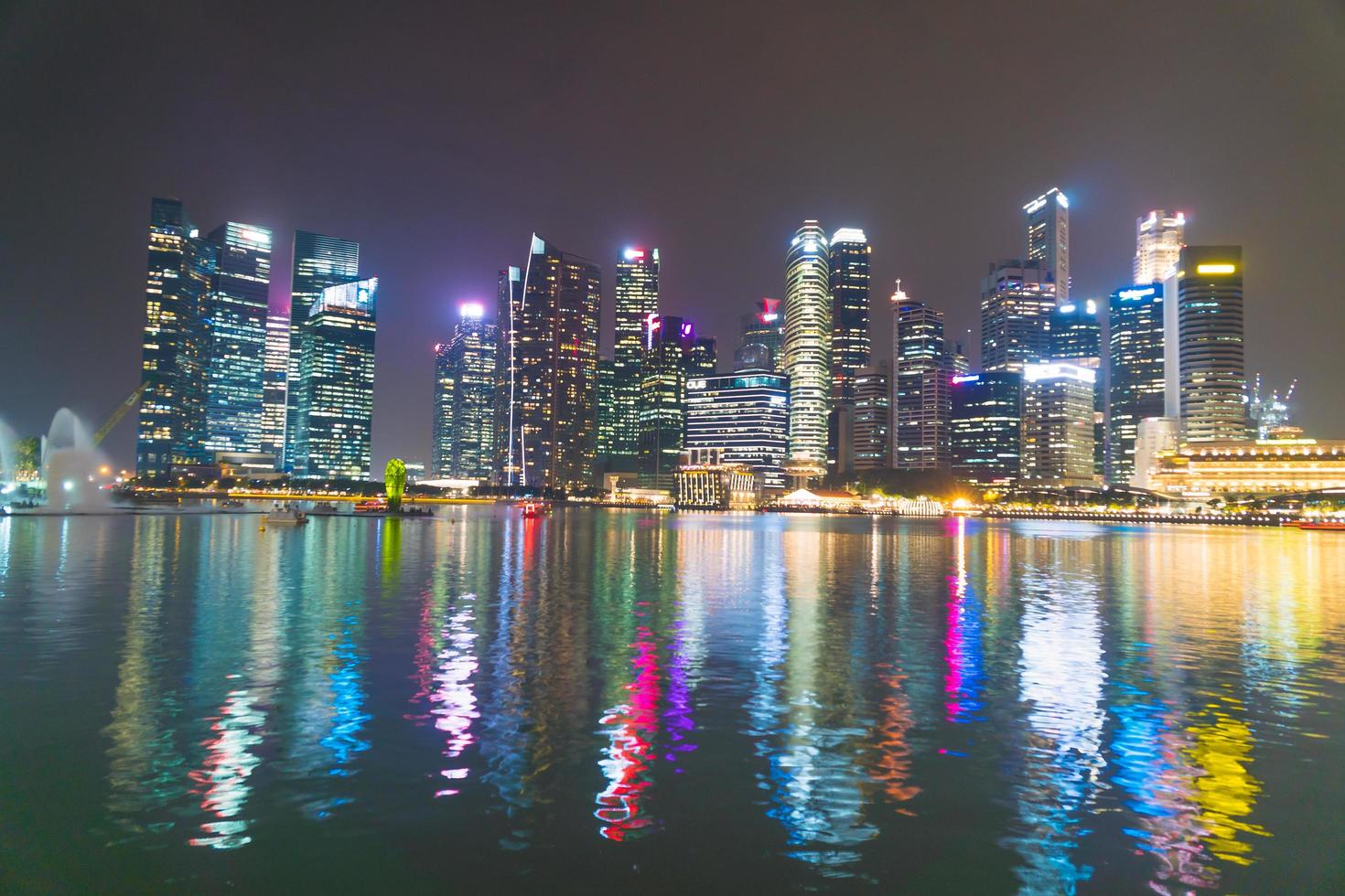 Bâtiments de gratte-ciel dans la ville de singapour photo