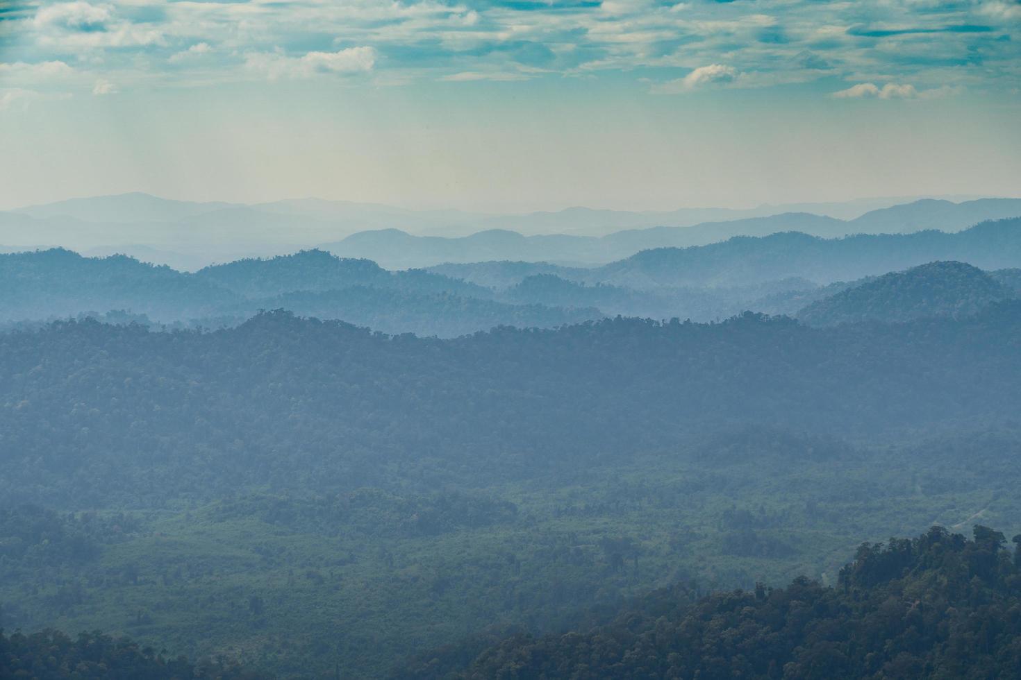 forêts et montagnes en thaïlande photo