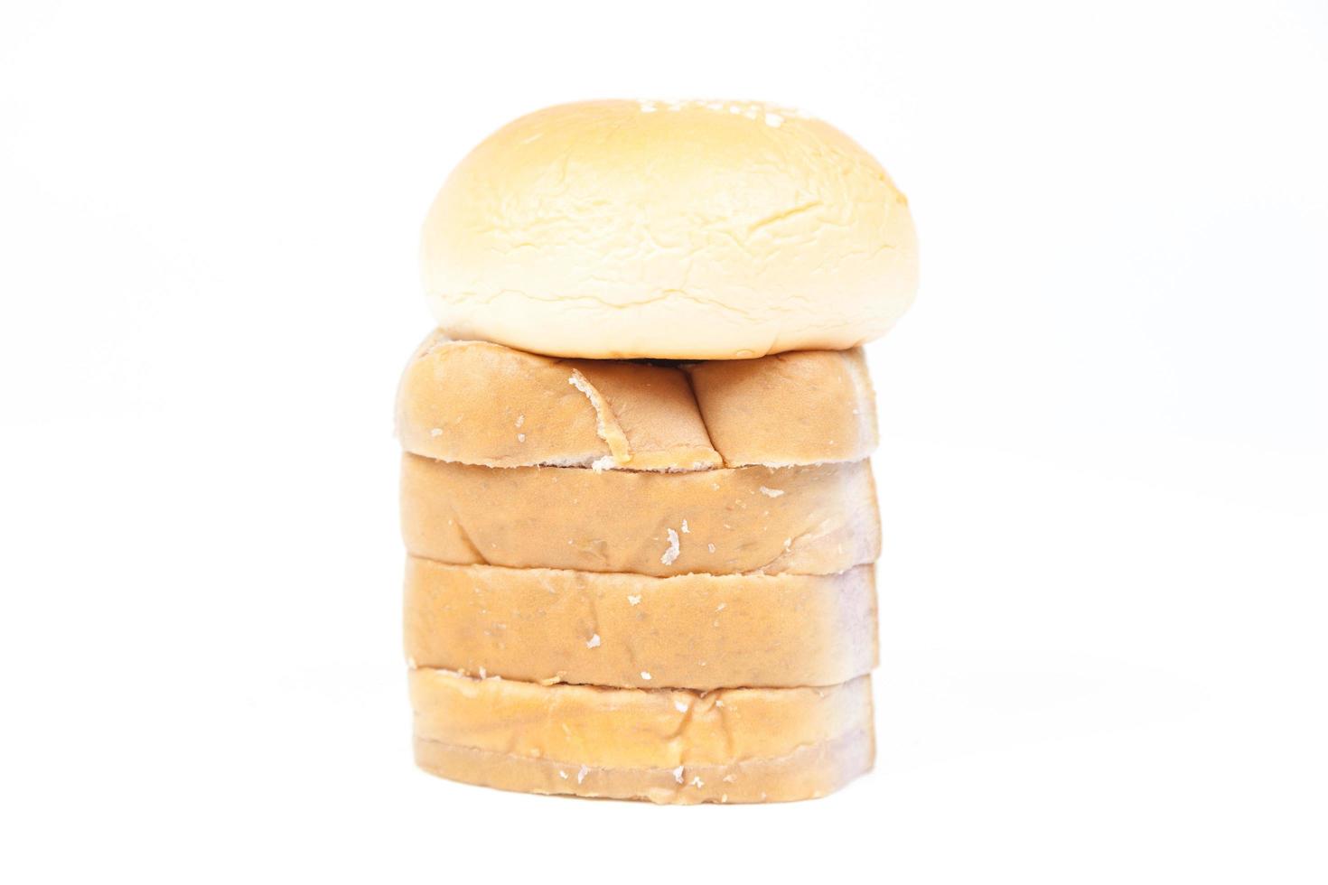 tranches de pain isolé sur fond blanc photo