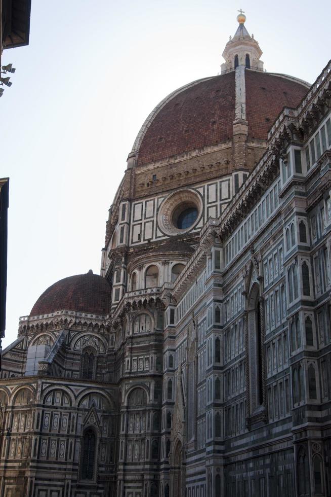 façade de la cathédrale de florence, consacrée à sainte marie de la fleur photo