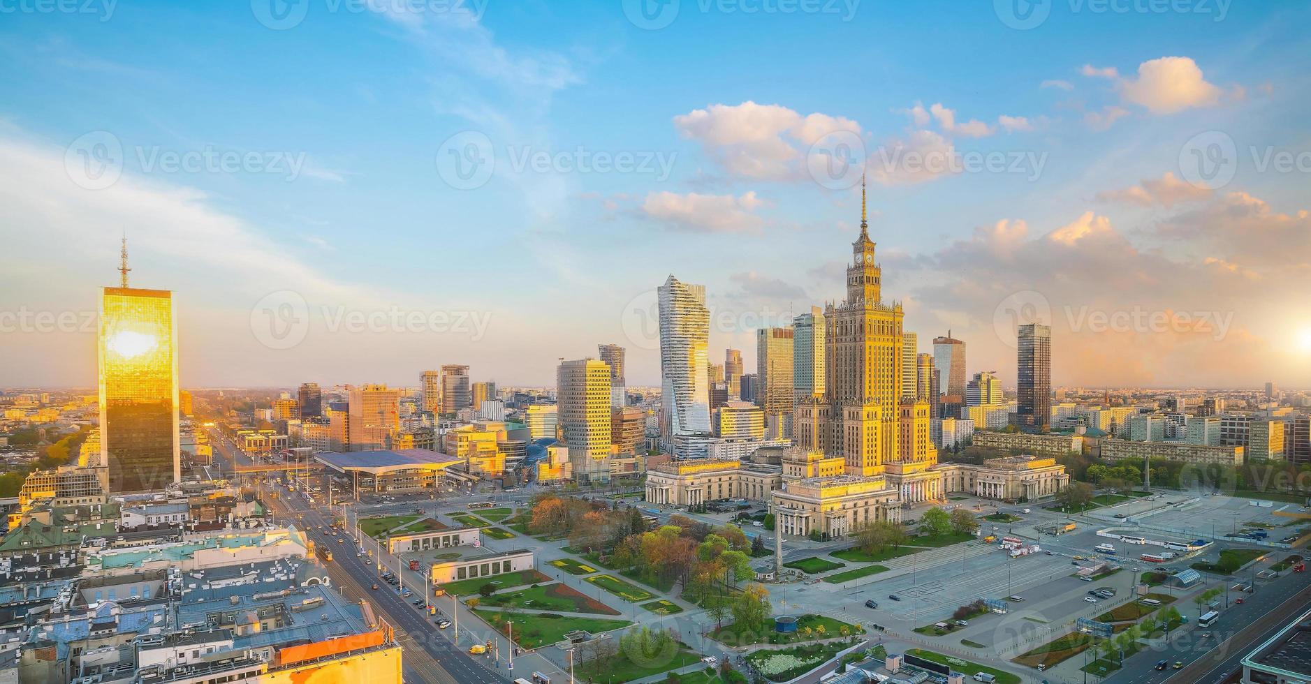 photo aérienne du centre-ville de varsovie en pologne