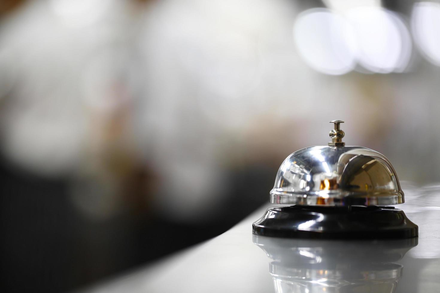 cloche de service sur surface métallique photo