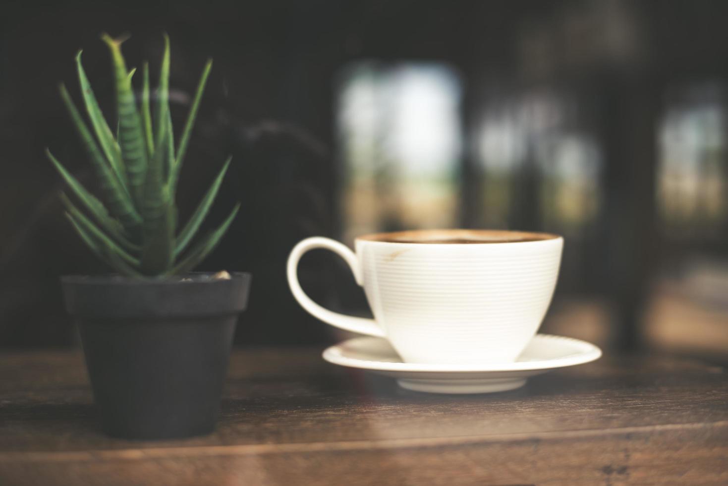 tasse de ton vintage de latte chaud photo