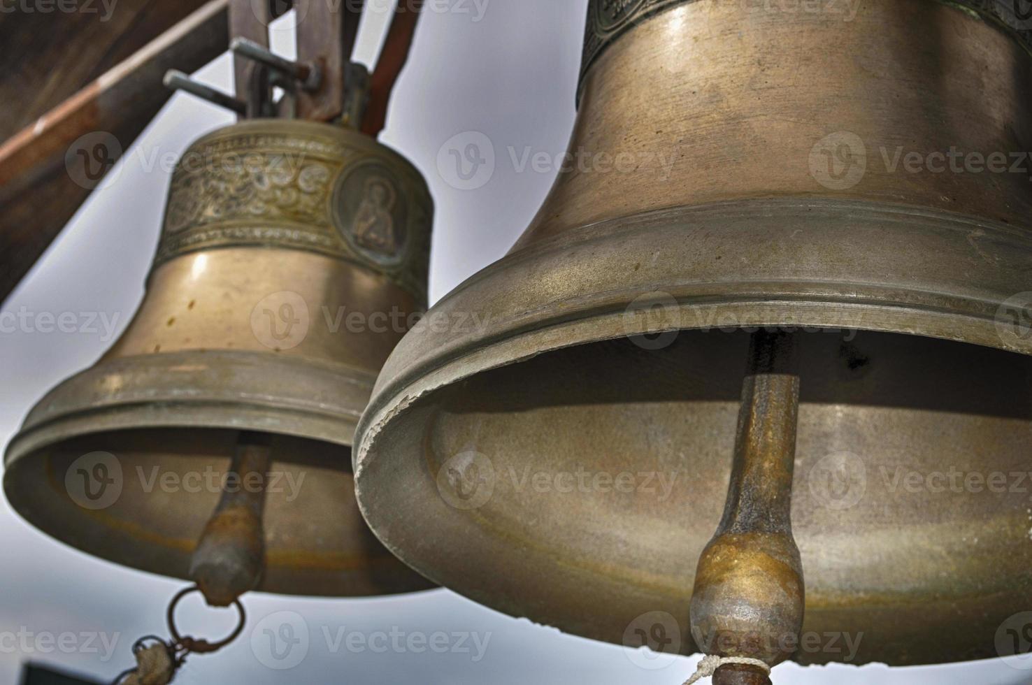 deux cloches en bronze photo