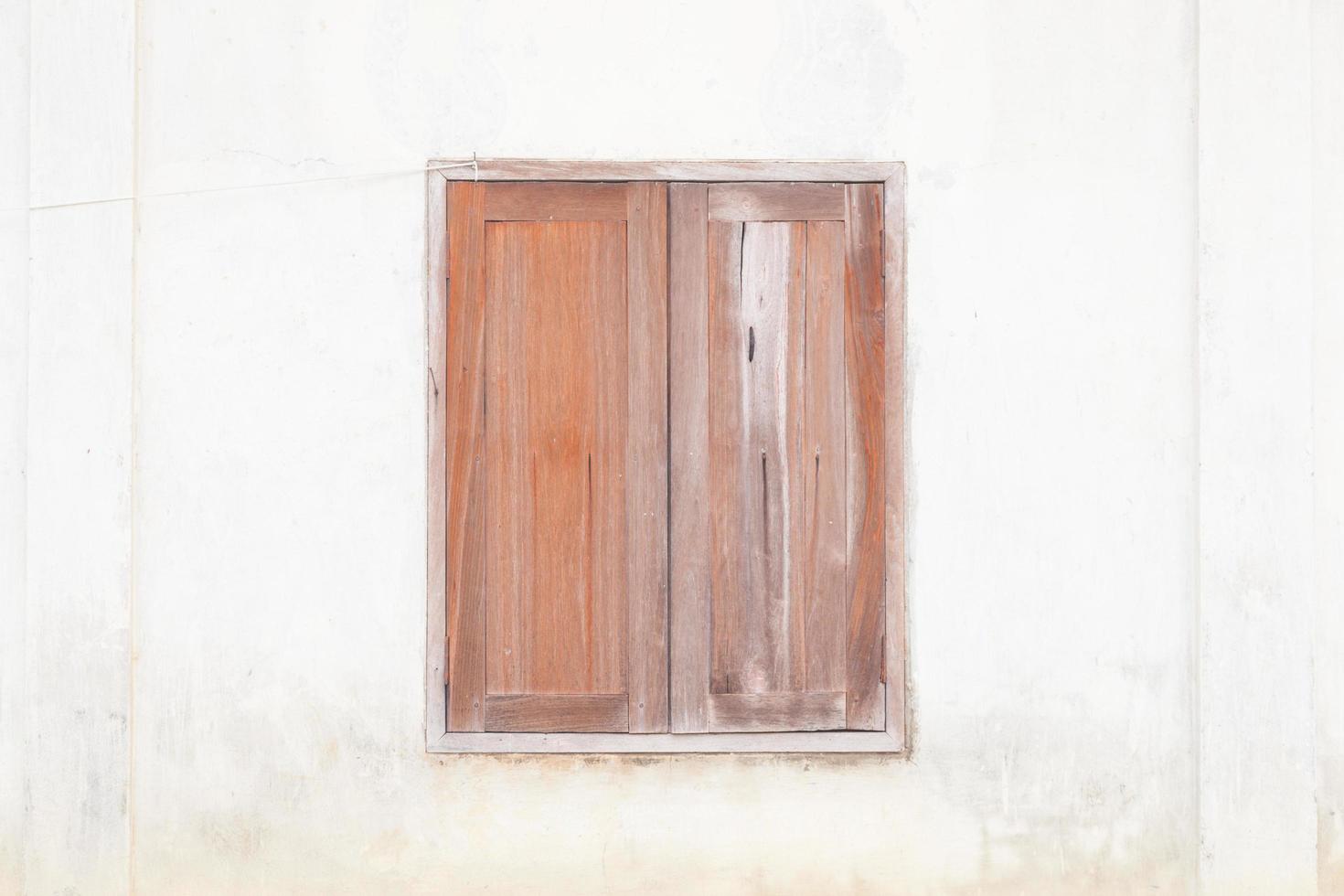 vieille fenêtre en bois photo