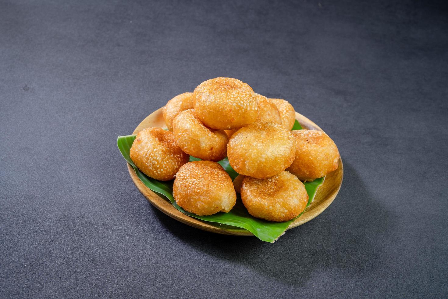 beignets vietnam sur assiette photo