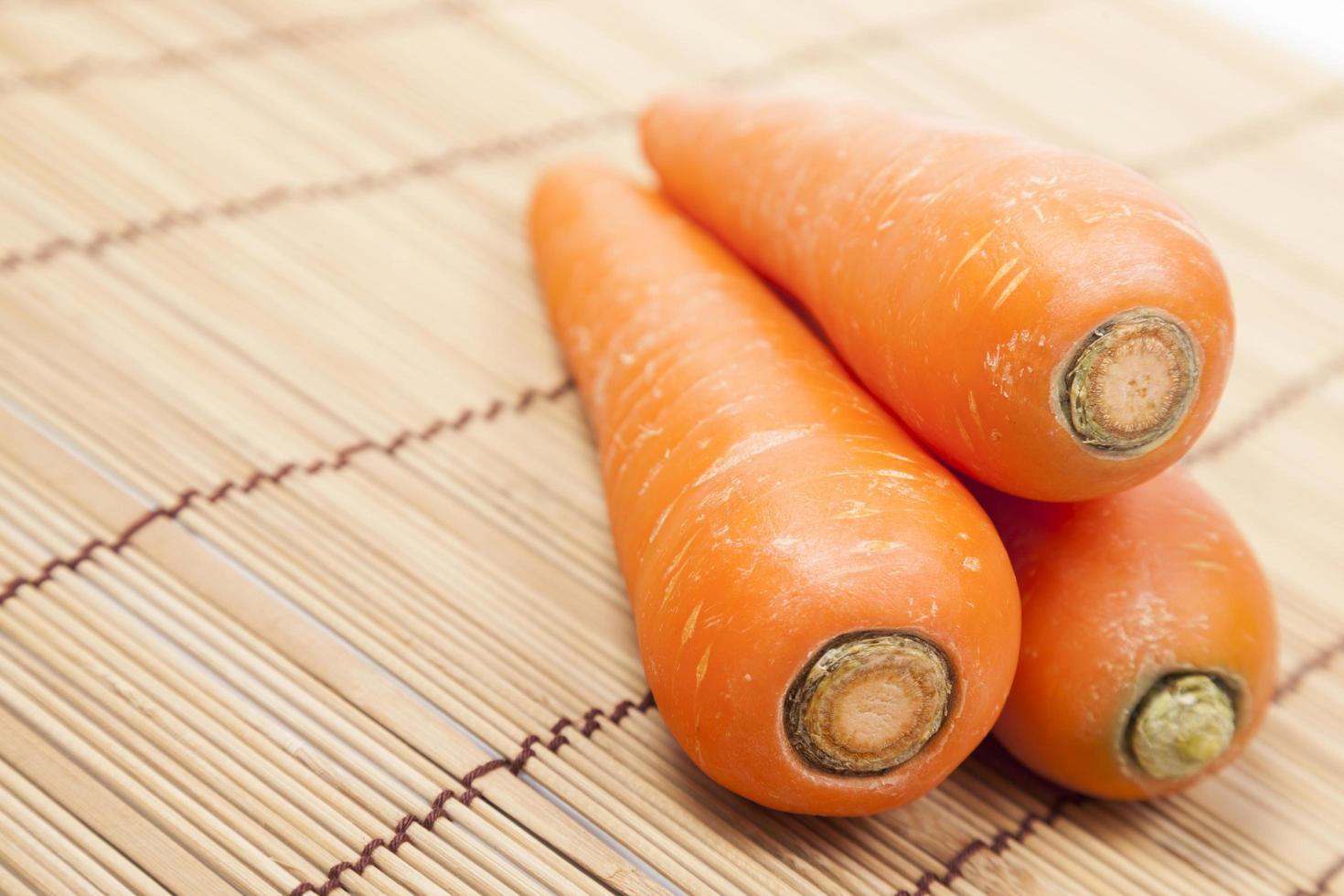 carottes sur la table photo