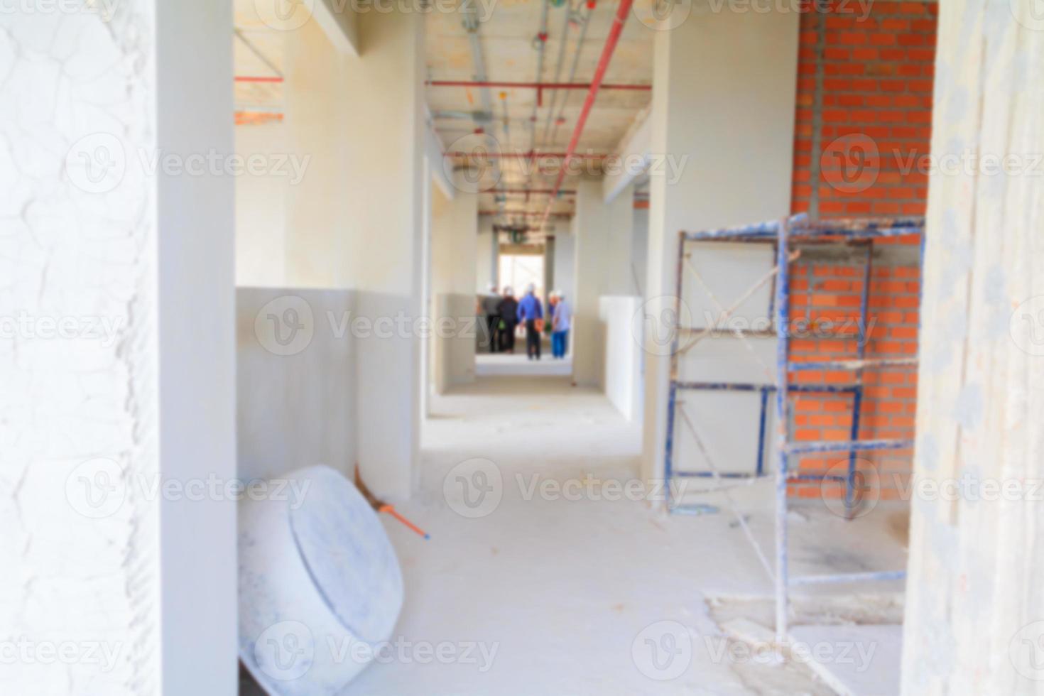 brouiller intérieur dans construction et mur décoration à bâtiment site avec ingénieur photo