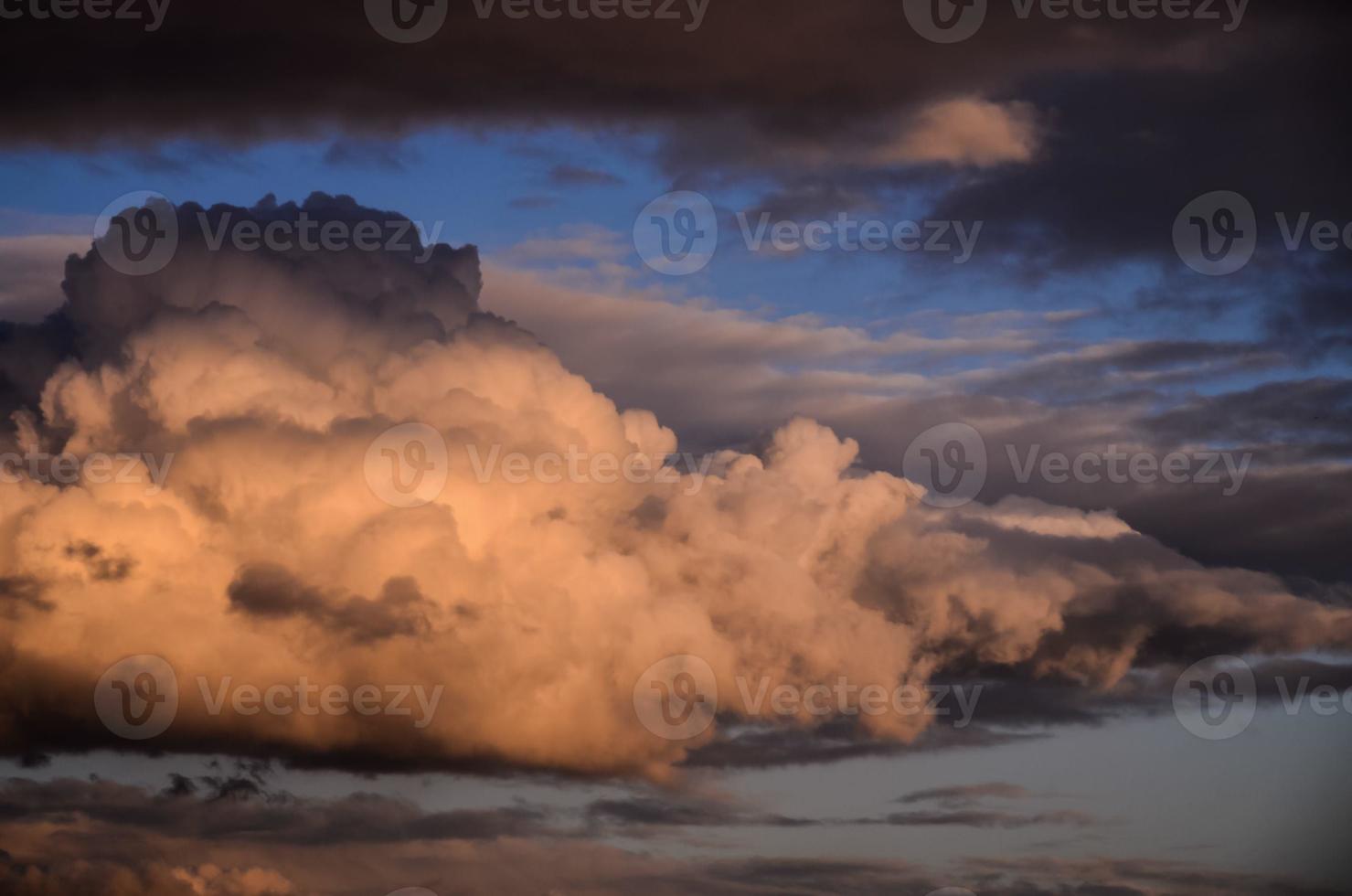 nuages au coucher du soleil photo