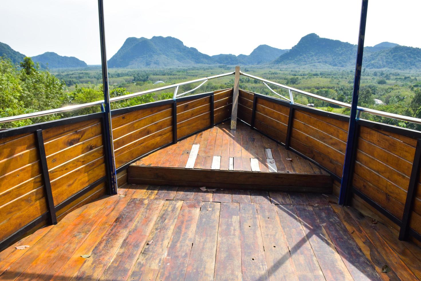 stations balnéaires et montagne dans le sud de la thaïlande photo