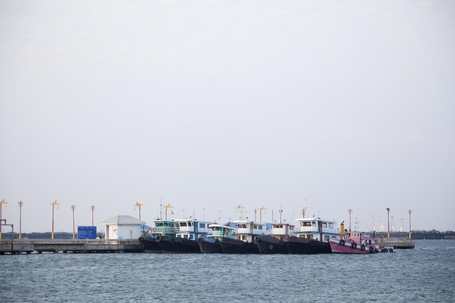 bateaux dans la marina en thaïlande photo