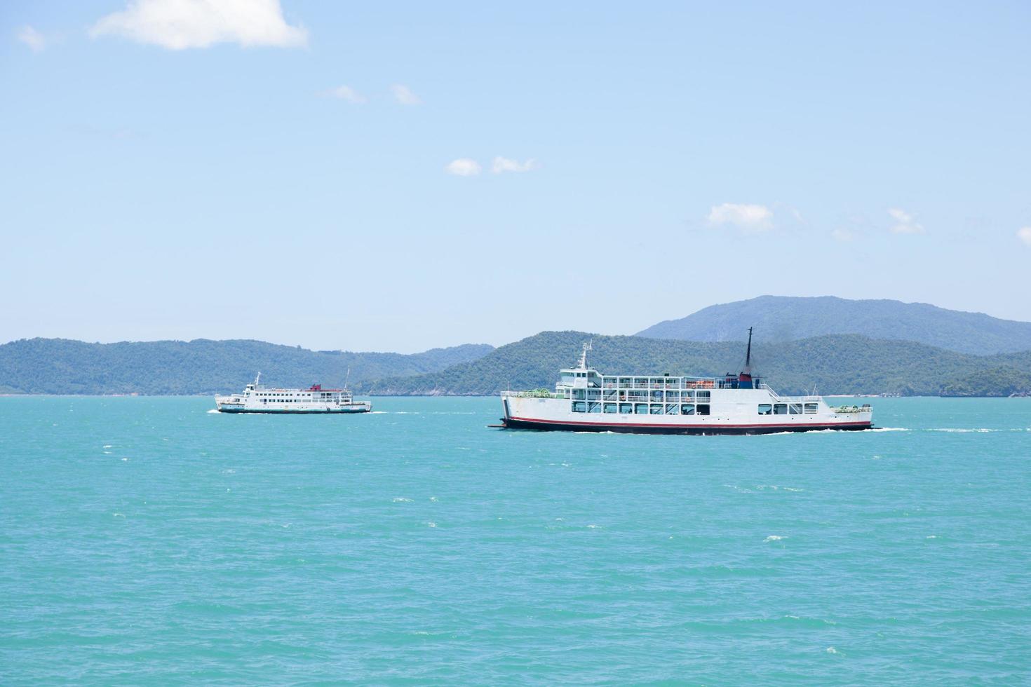 bateau sur la mer en thaïlande photo