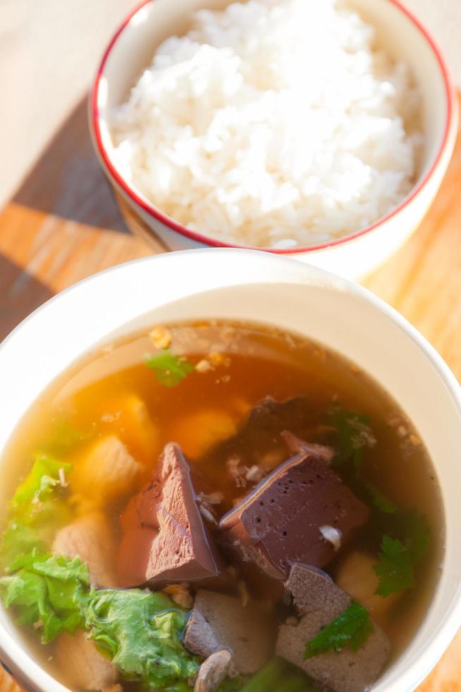 soupe et riz cuit à la vapeur photo