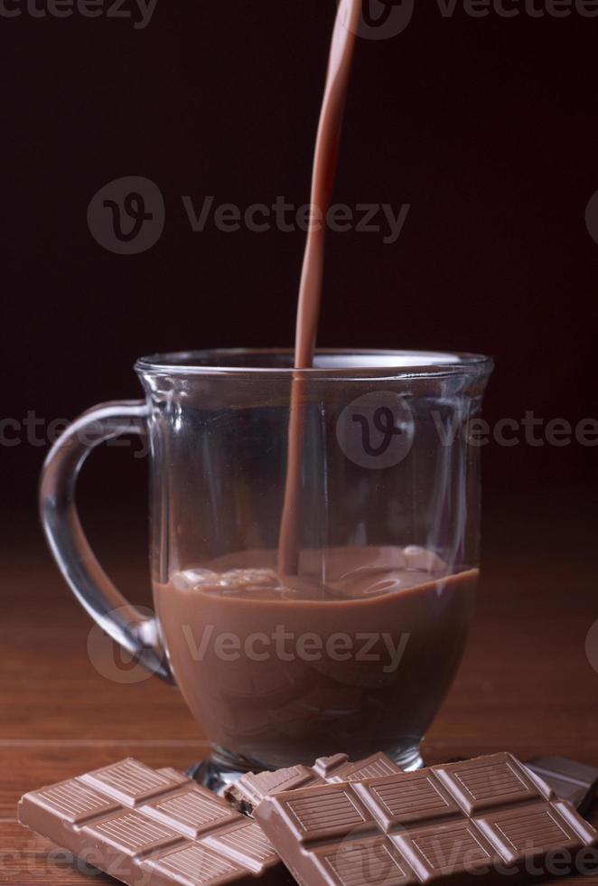 cacao chaud dans une tasse en verre photo