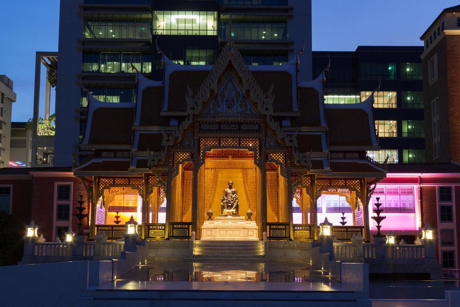 Mémorial à l'hôpital Siriraj de Bangkok photo