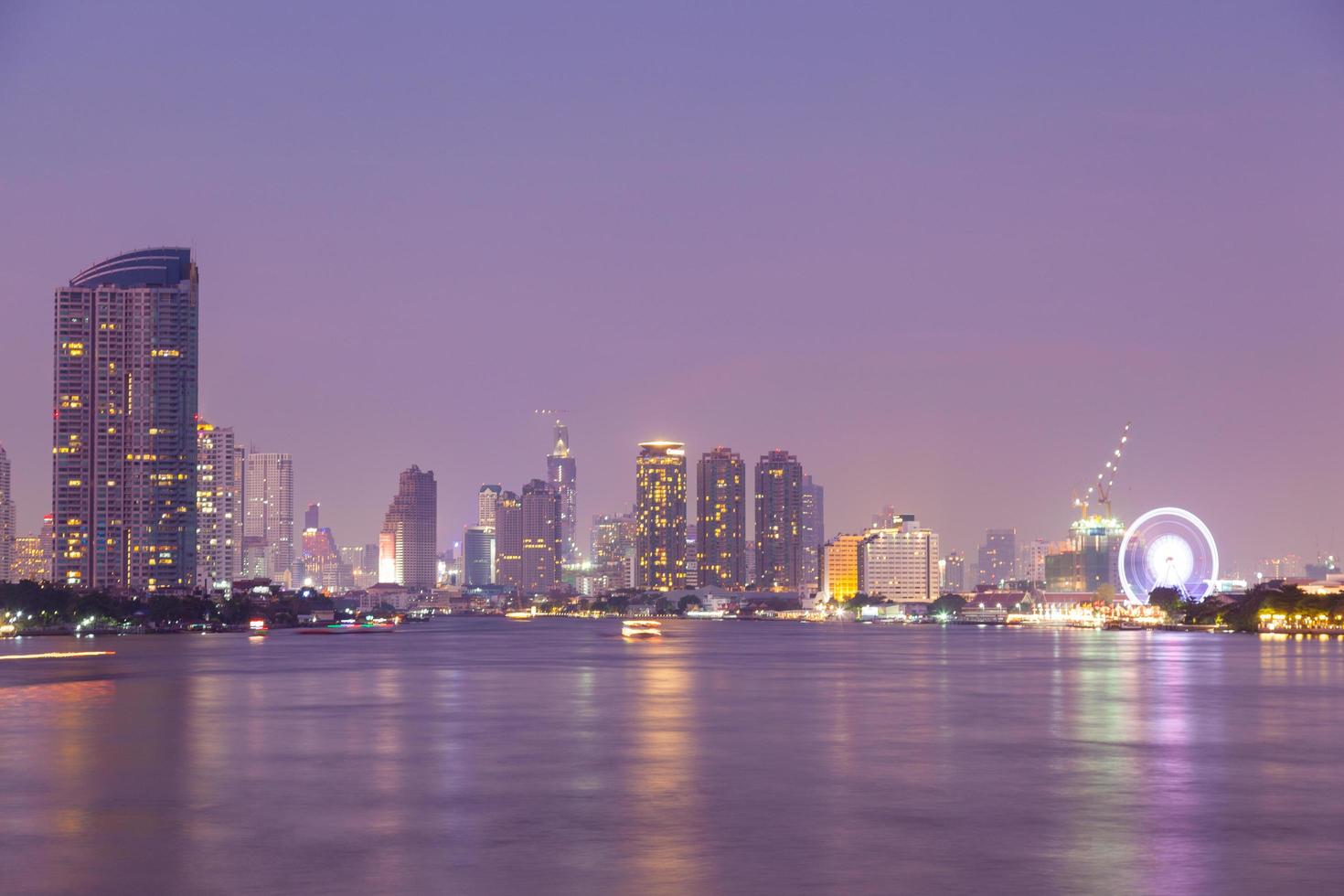 la ville de Bangkok la nuit photo