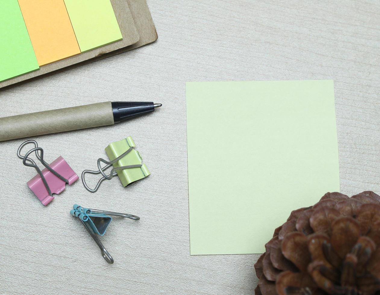 pense-bête sur le bureau photo