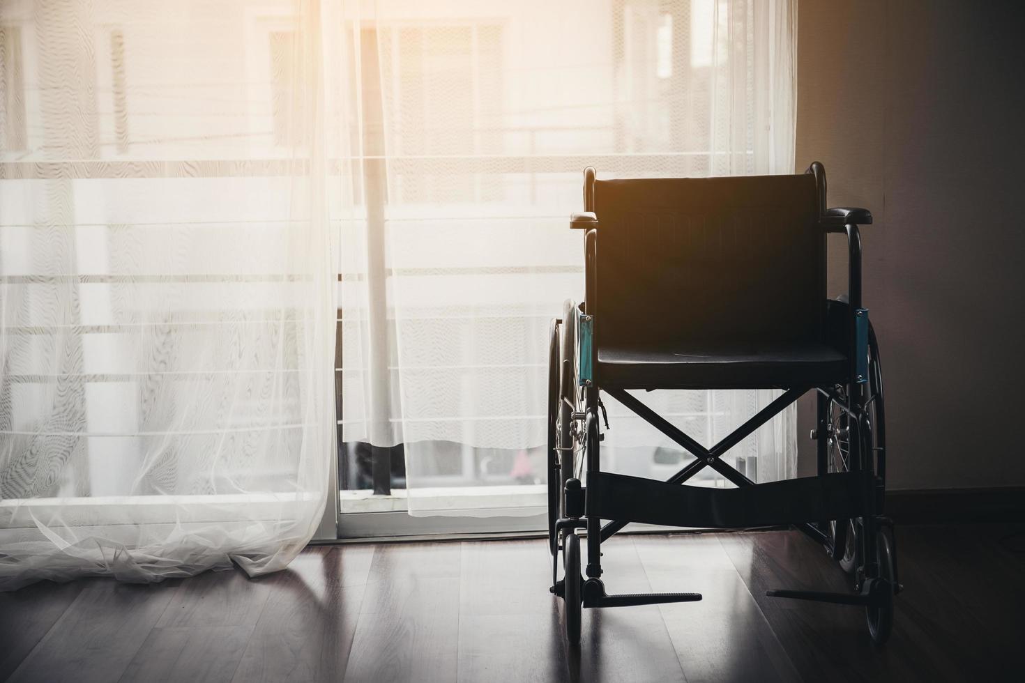 photo d'un fauteuil roulant dans une pièce