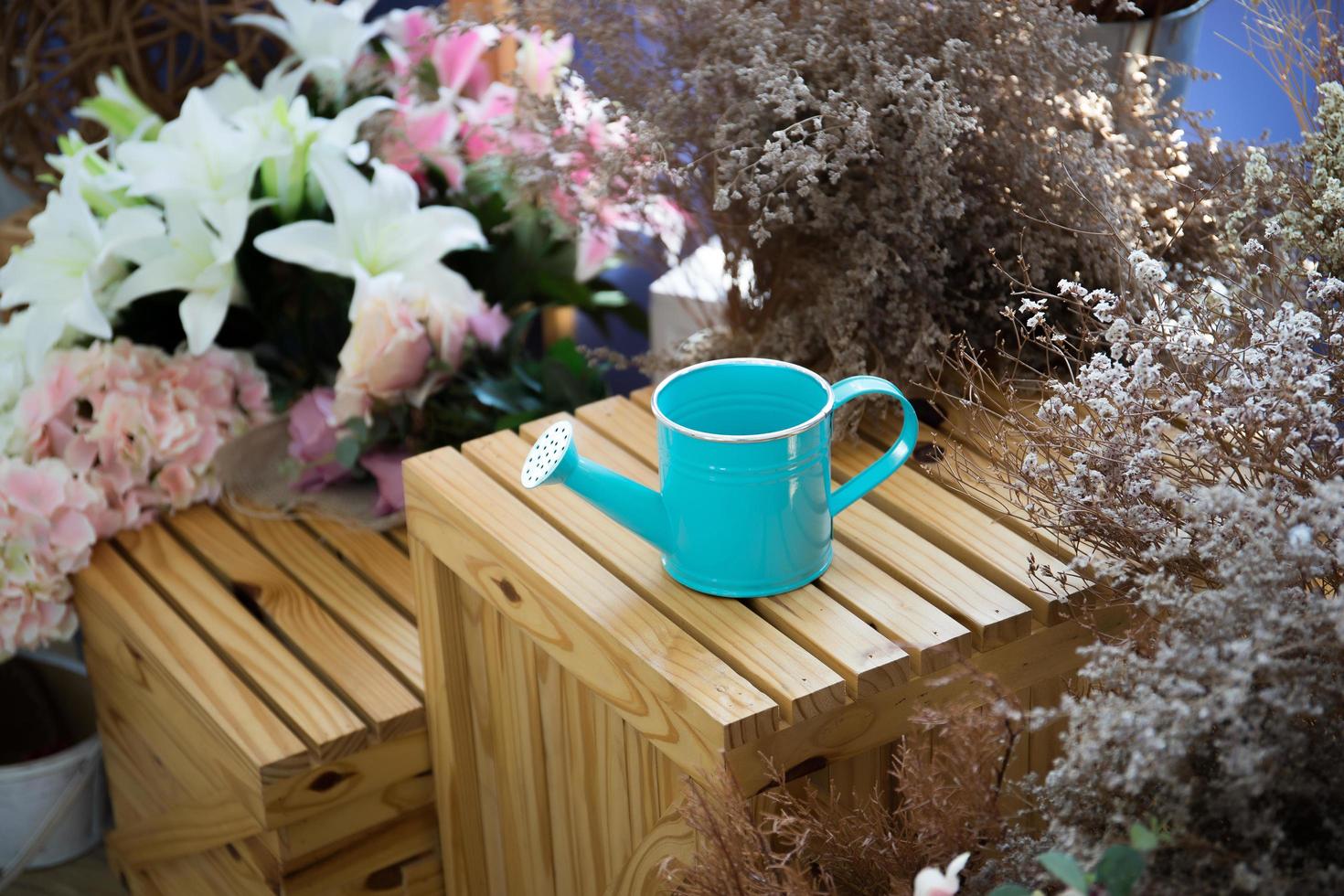 fleurs dans une maison décorée photo