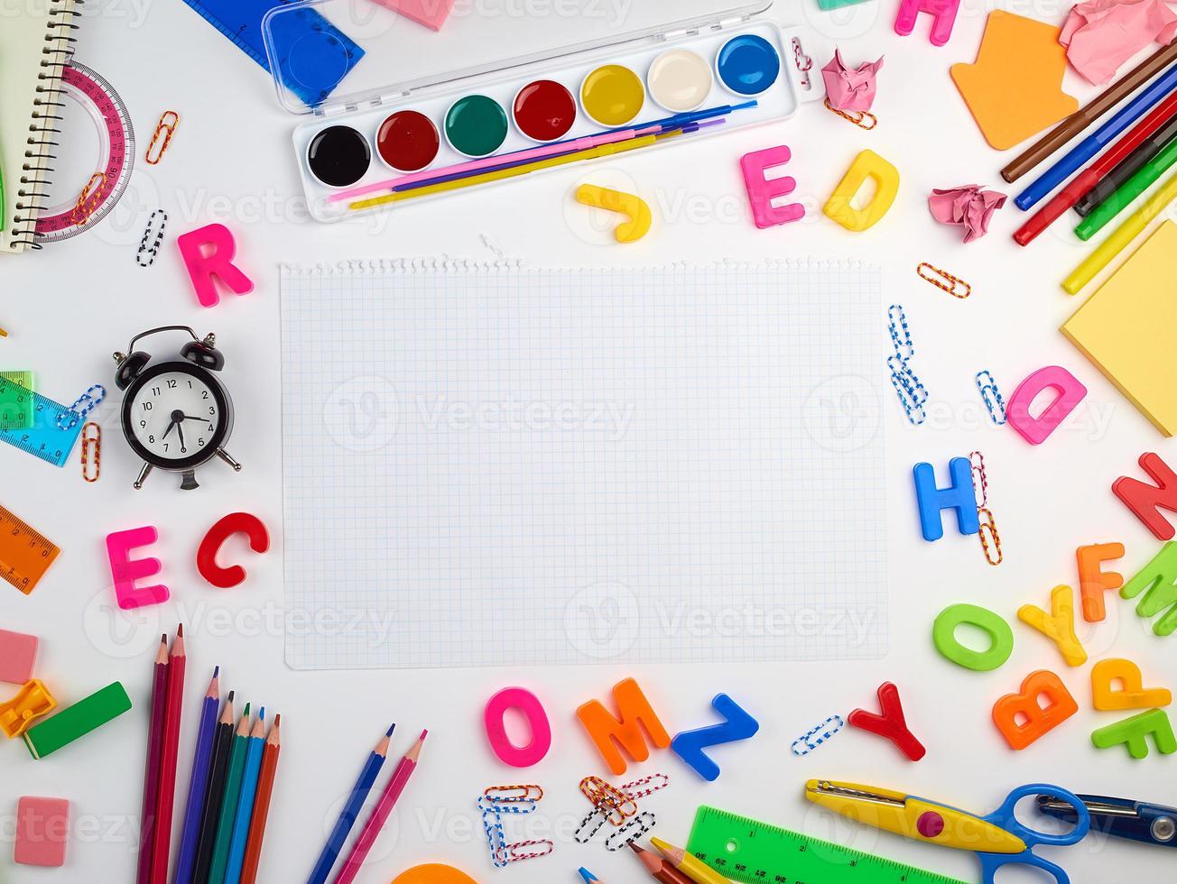 Vide blanc au carré carnet feuille et diverse école Provisions photo