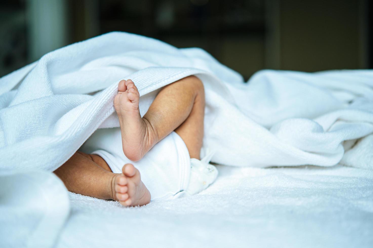 pieds de bébé nouveau-né photo