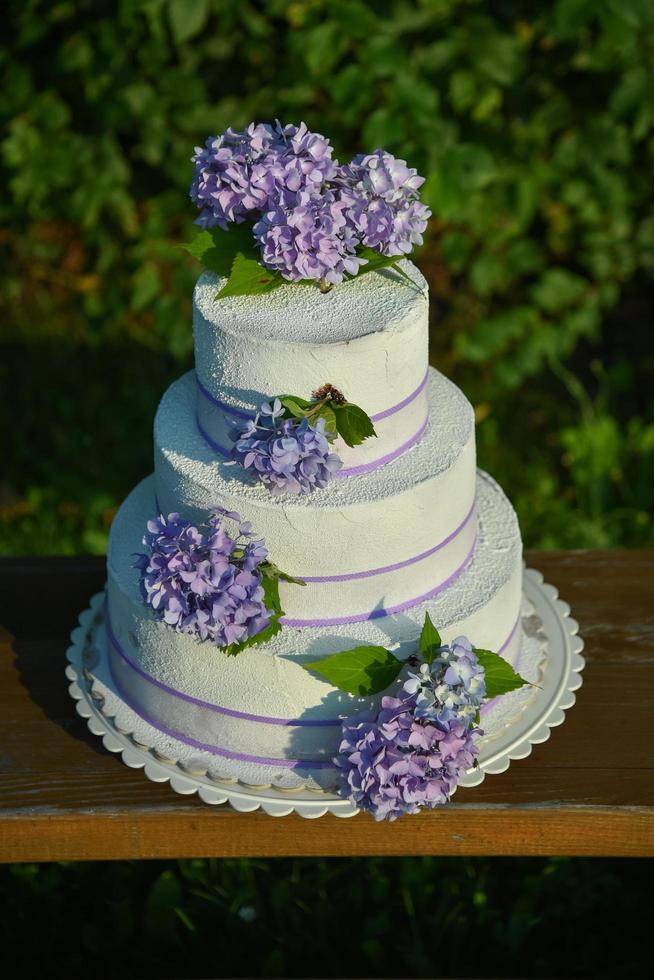 gâteau de mariage aux hortensias photo