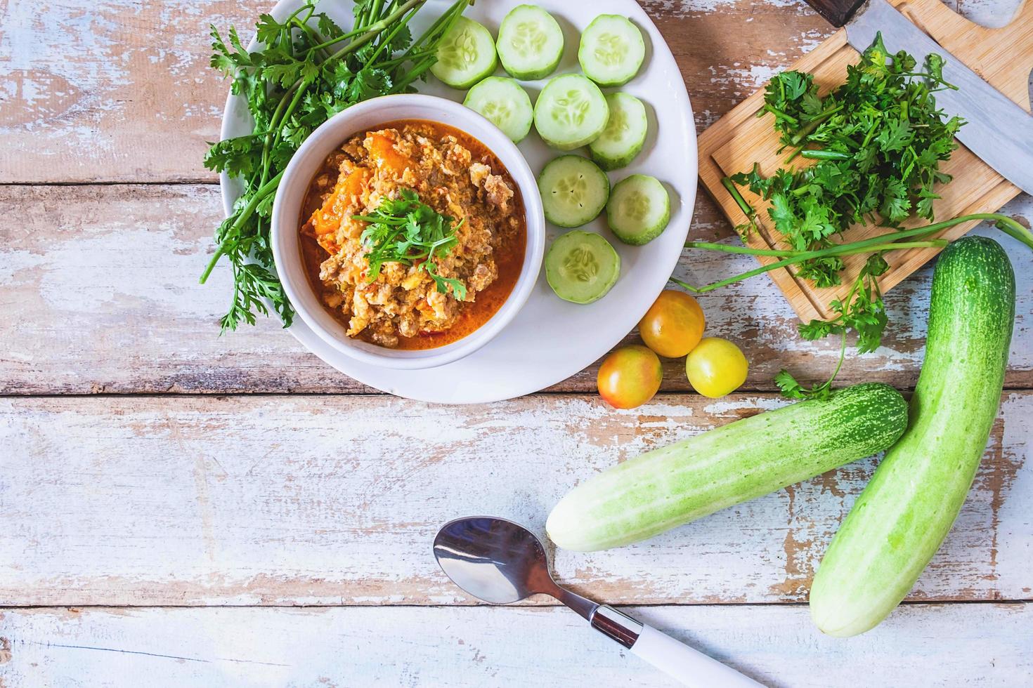 vue de dessus du piment aux légumes photo