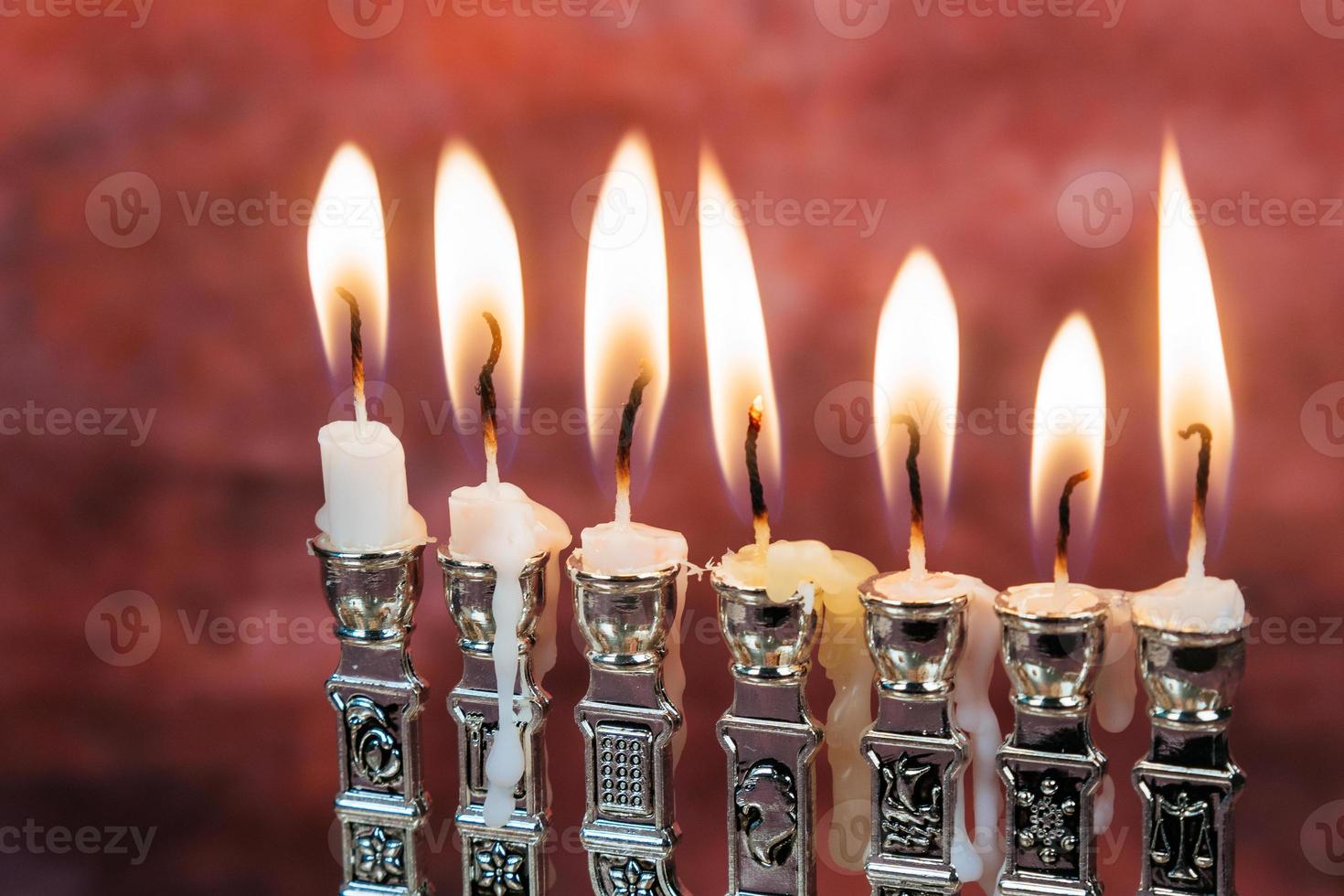 image de fond de hanukkah fête juive avec menorah traditionnelle photo