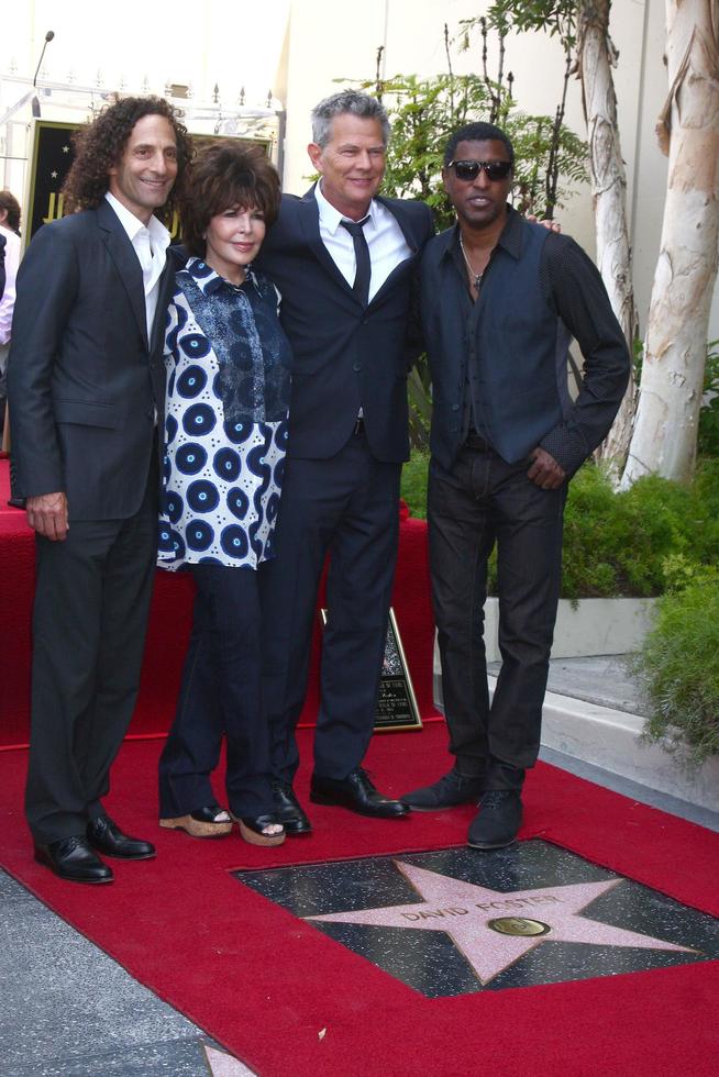 los angeles, 31 mai - kenny g, carole bayer sager, david adoptif, kenny edmonds lors de la cérémonie des étoiles david favoriser hollywood walk of fame au capital records building le 31 mai 2013 à los angeles, ca photo